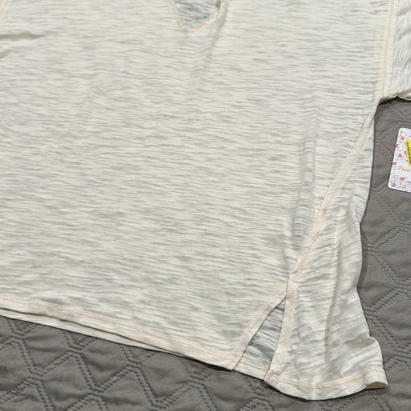 We the Free V neck shirt. - Picture 8 of 12